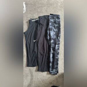 Two pair yogalicious medium, one pair, Nike medium capris .
￼